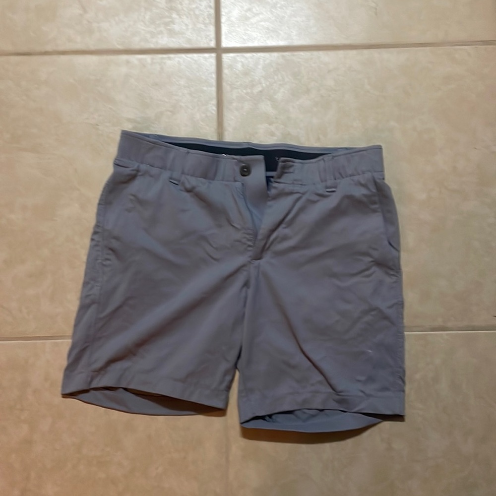 Under Armour Size 32 Grey Golf Shorts